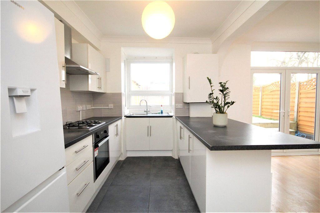 Property photo 3 of 14 Kitchen