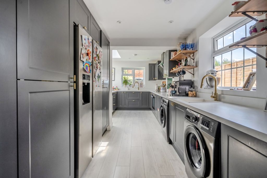 Property photo 3 of 17 1522602-1-1A0A517...