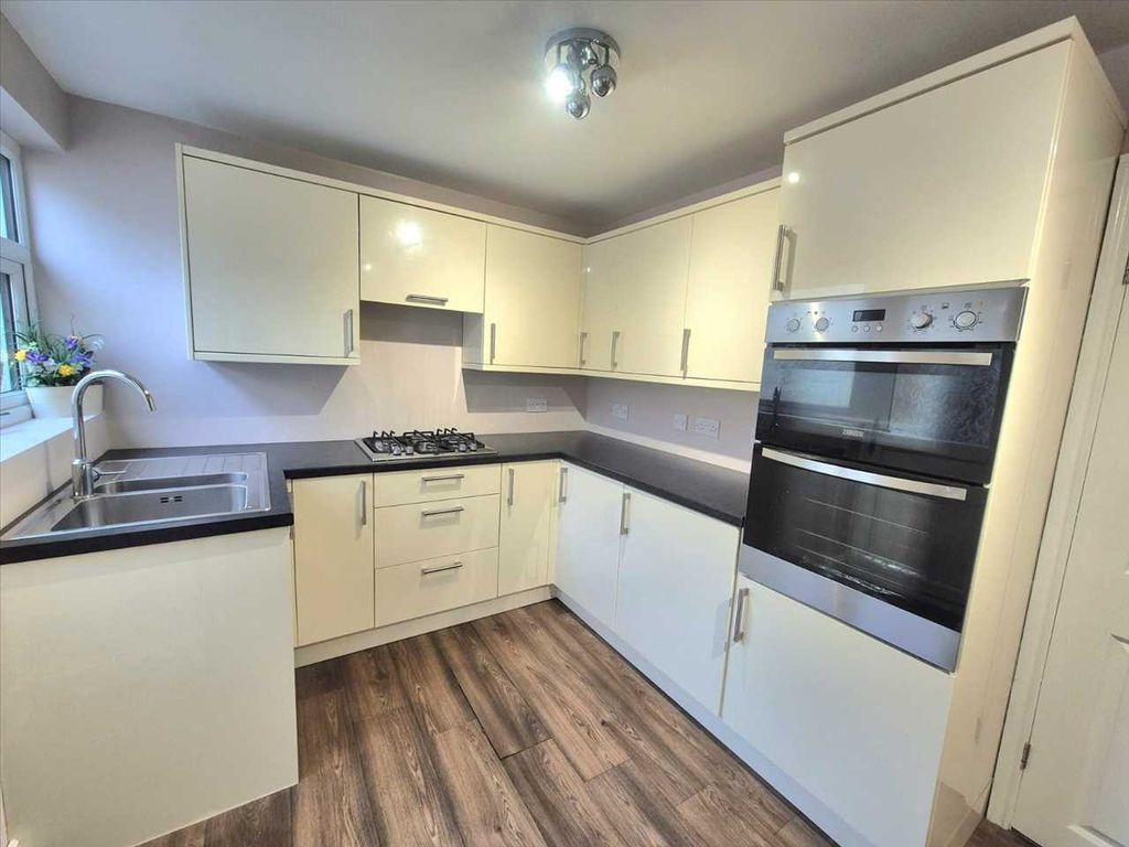 Property photo 2 of 19 Kitchen