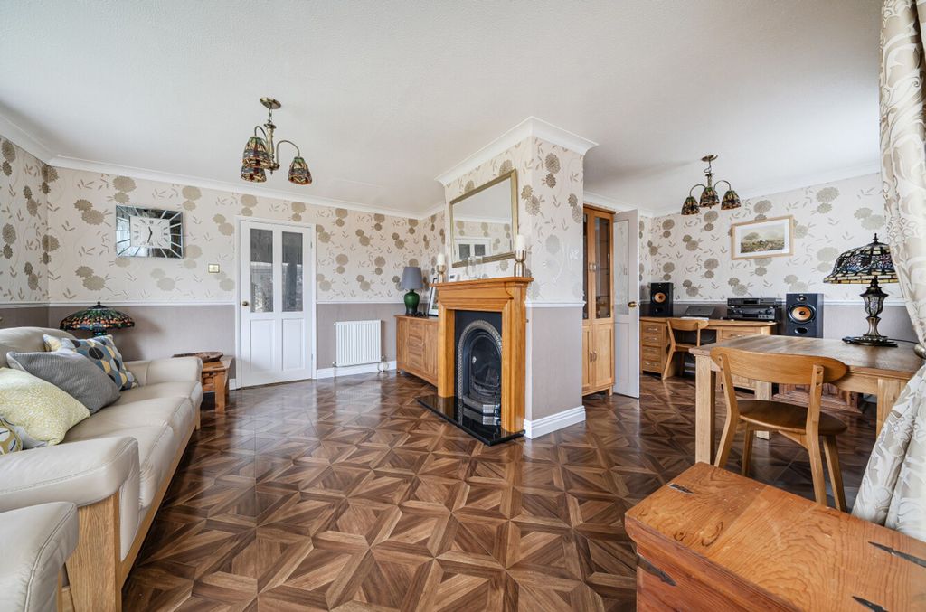 Property photo 3 of 19