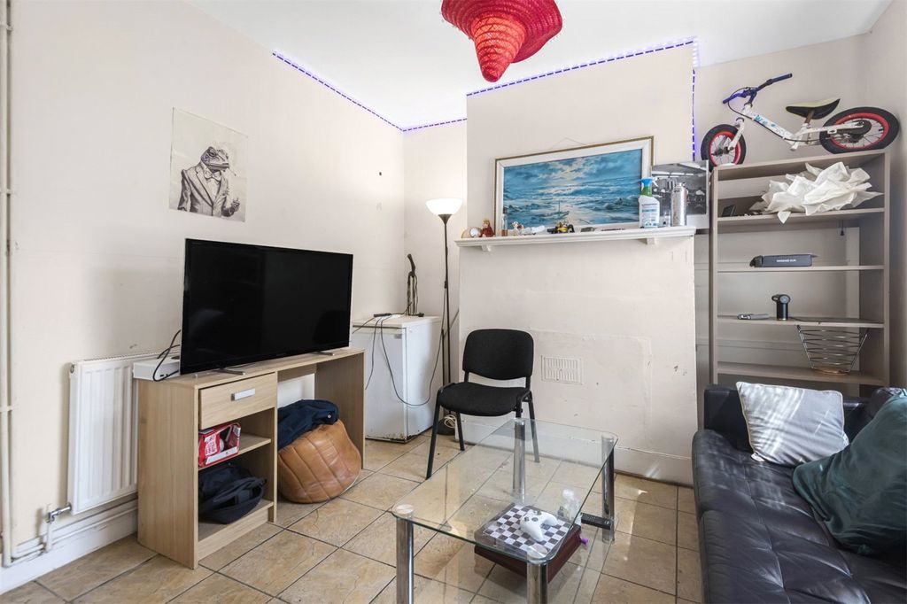 Property photo 2 of 16 Picture No. 22