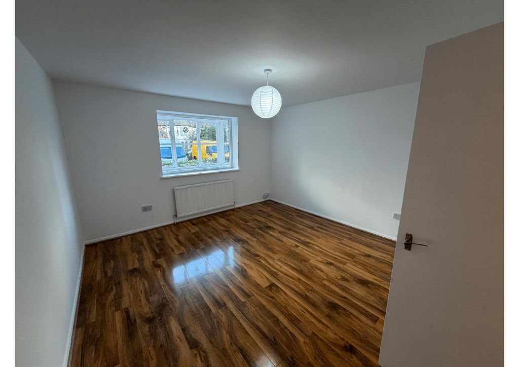 Property photo 2 of 7 Gallery