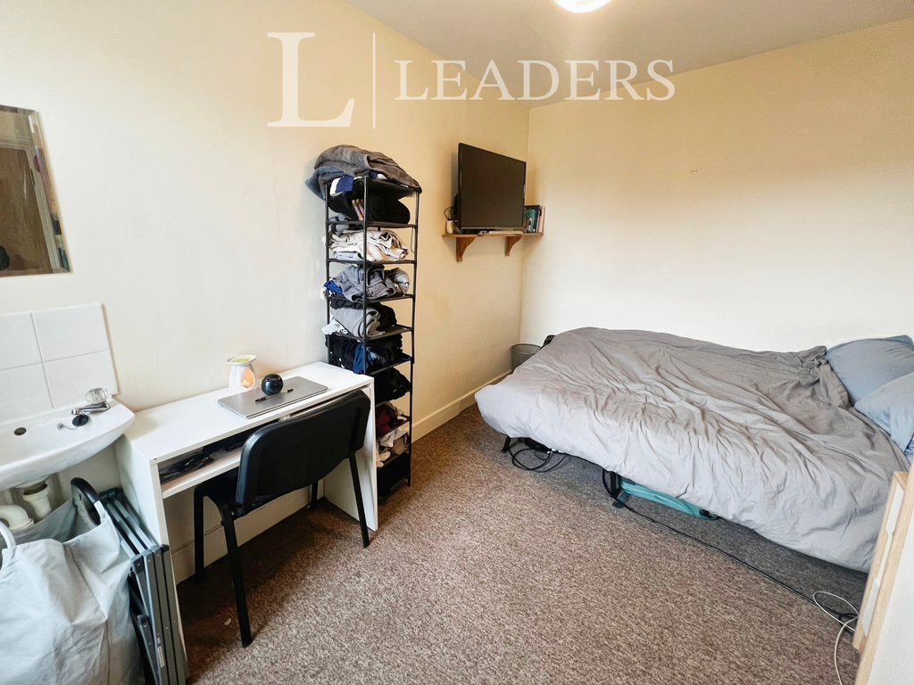 Property photo 3 of 11 4