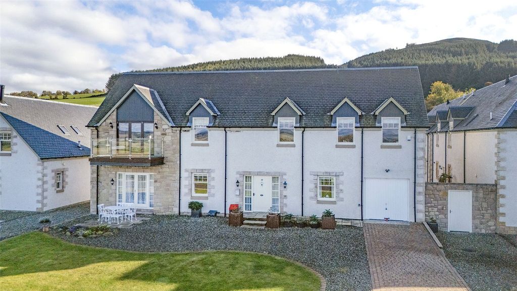 Property photo 1 of 53 Picture No. 05