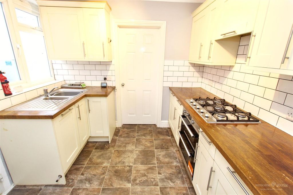 Property photo 2 of 14 Kitchen