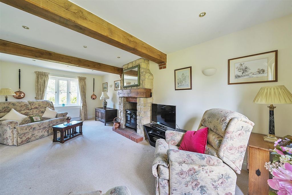 Property photo 2 of 20 Sitting Room