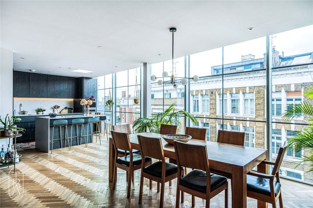 Property photo 2 of 23 Picture No. 12