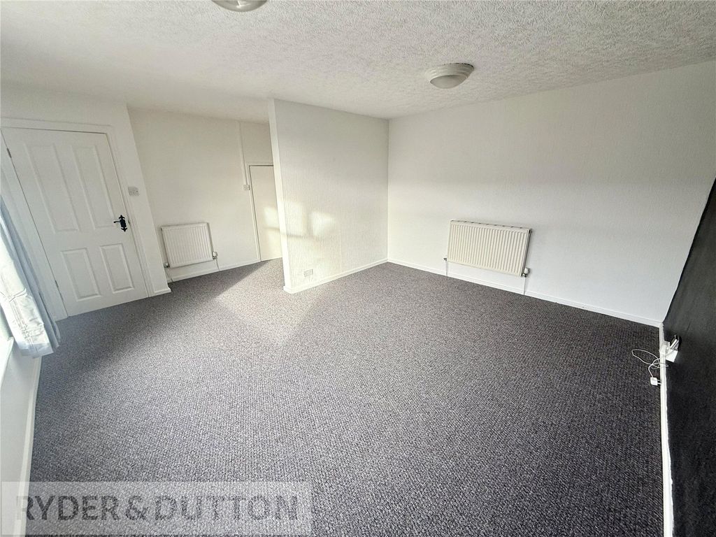 Property photo 3 of 23 Lounge