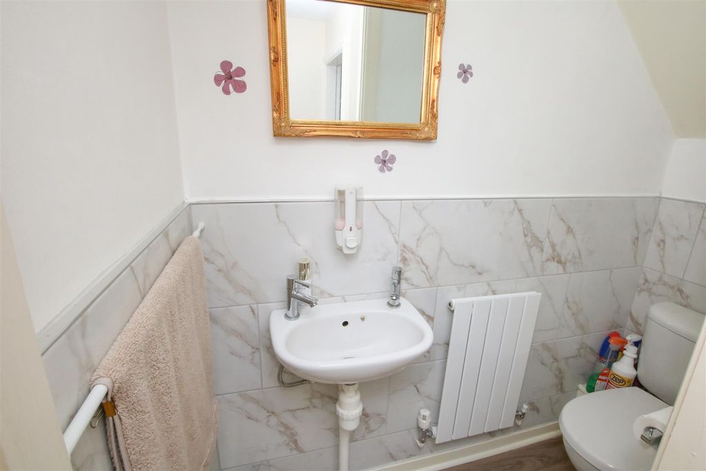 Property photo 3 of 21 Ground Floor W/C