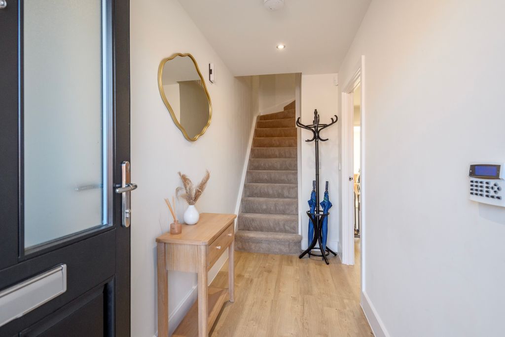 Property photo 3 of 25 Hallway