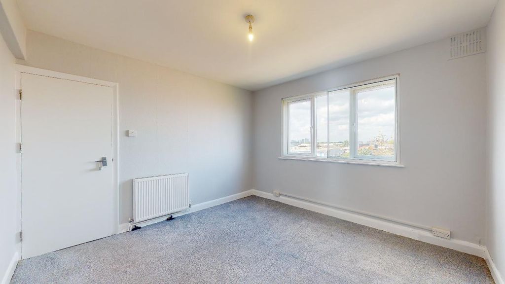 Property photo 3 of 6 Bedroom 1