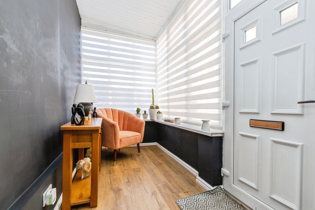 Property photo 2 of 18 Pbox-Img.Jpg