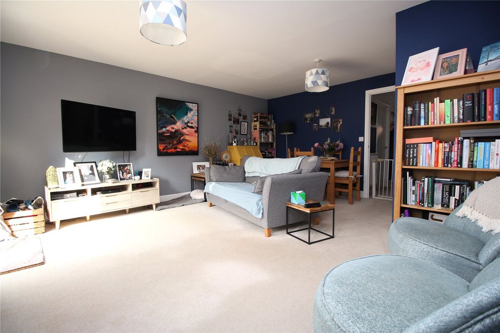 Property photo 2 of 13 Picture No. 15