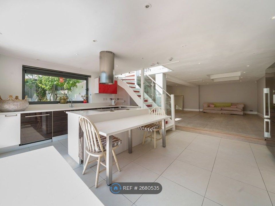 Property photo 2 of 7 Kitchen + Lounge