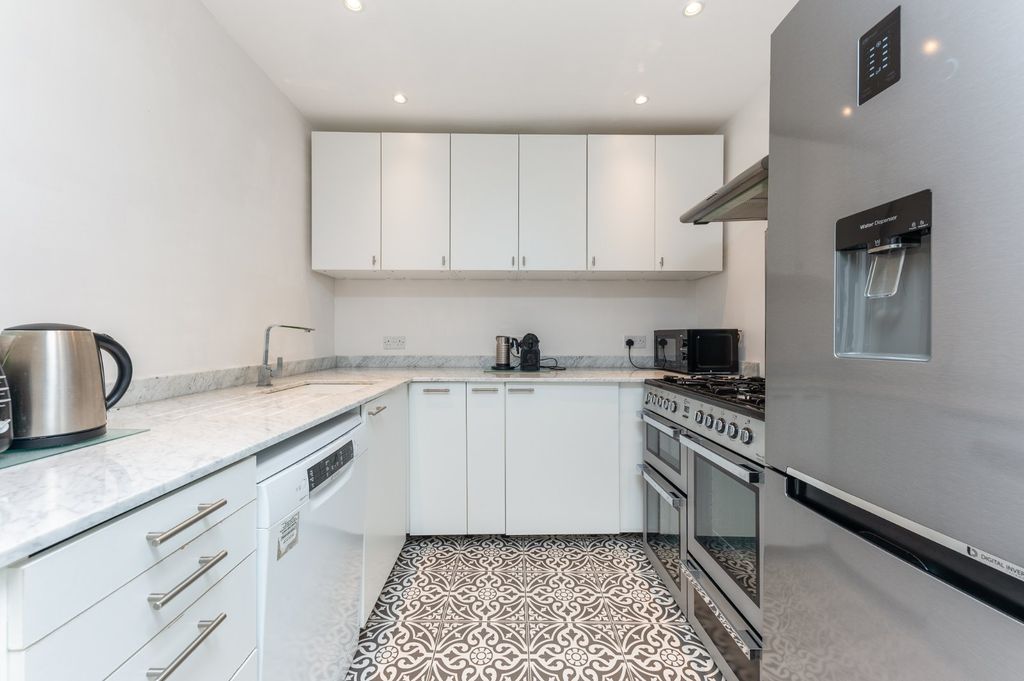 Property photo 3 of 18 Picture 3