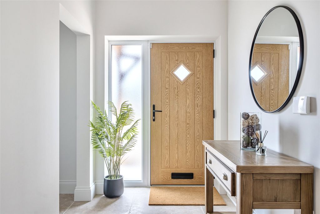 Property photo 3 of 15 Entrance Hall