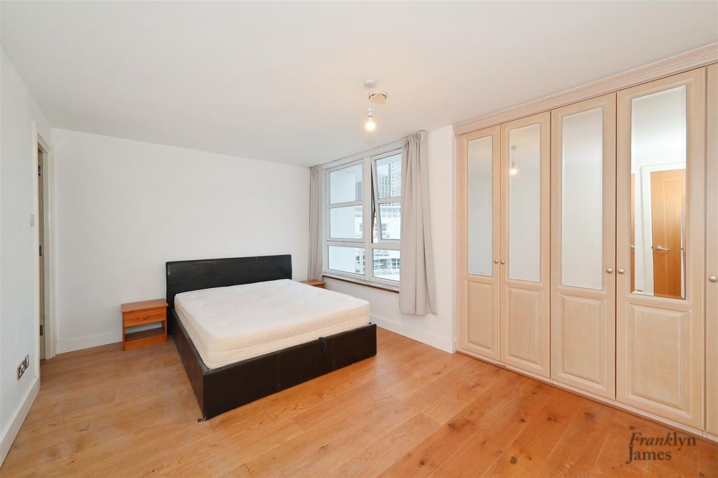 Property photo 3 of 11 Pierhead-Lock (9).Jpg