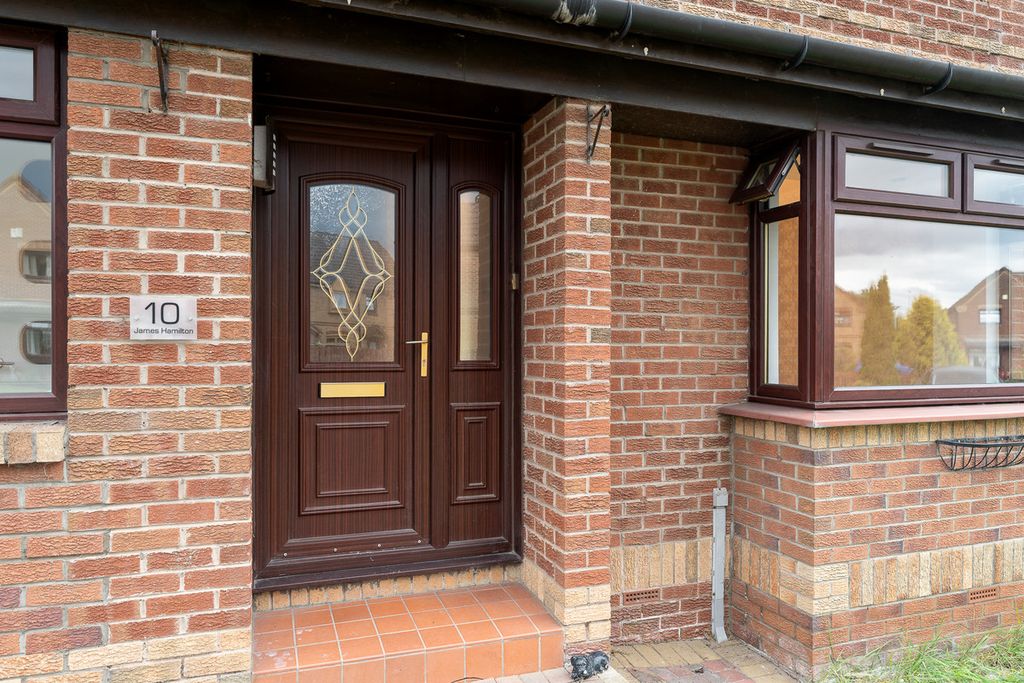 Property photo 2 of 28