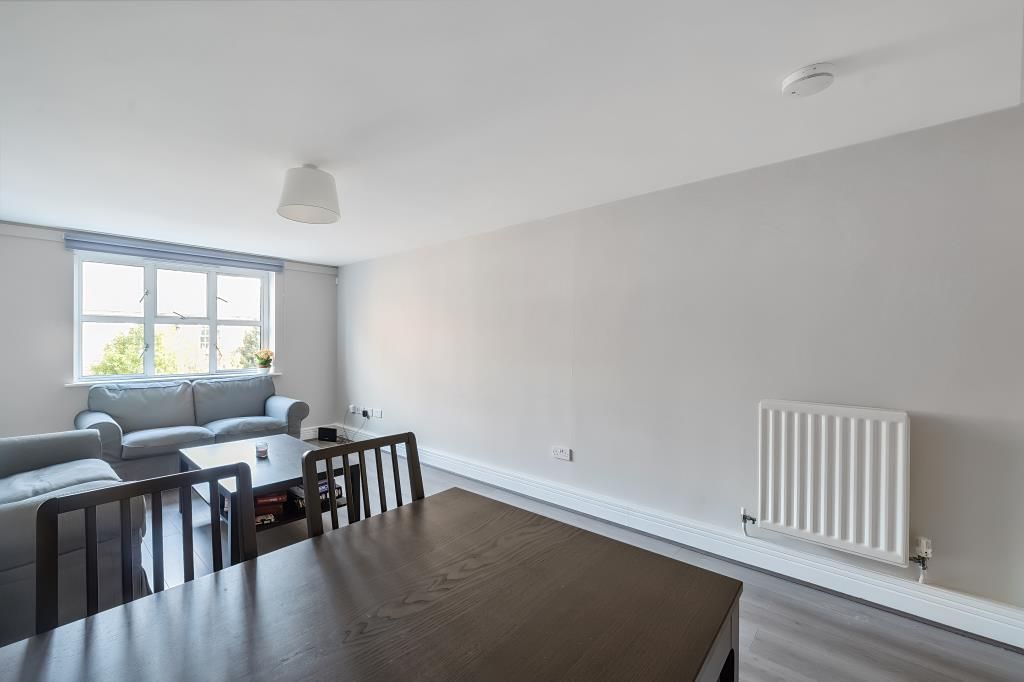 Property photo 3 of 18 Living Space