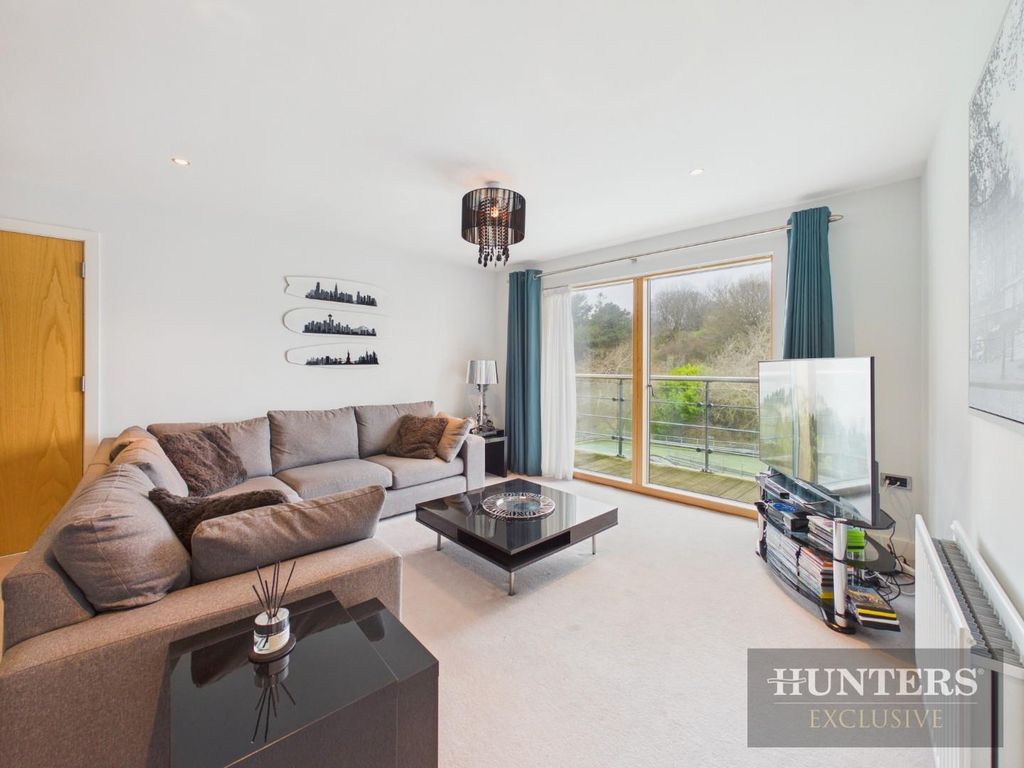 Property photo 2 of 19 Cam05316G0-Pr0345-Still004.Jpg