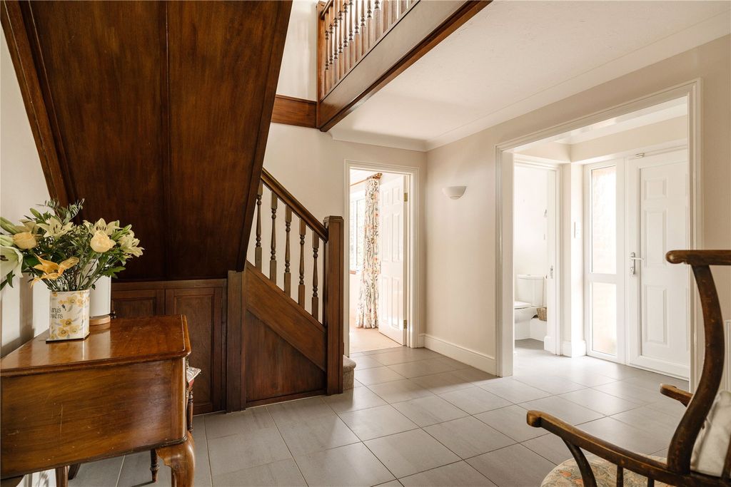 Property photo 2 of 22 Entrance Hall