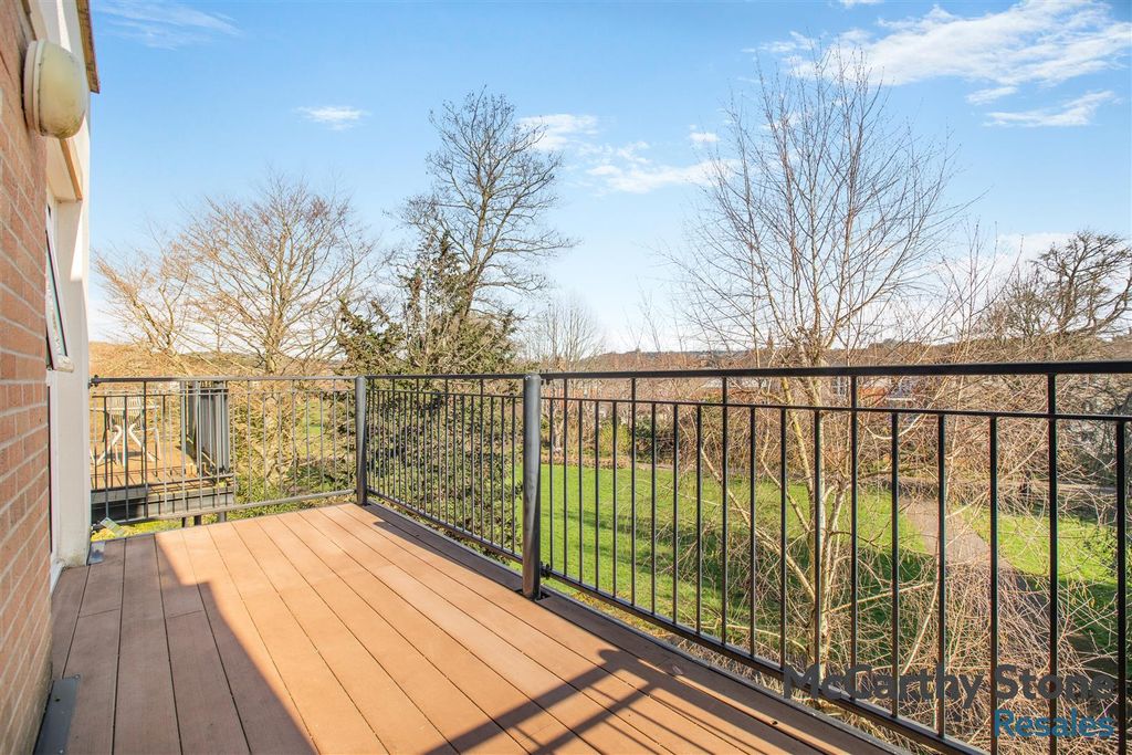 Property photo 3 of 23 Balcony