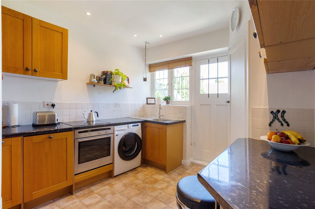 Property photo 2 of 10 Kitchen