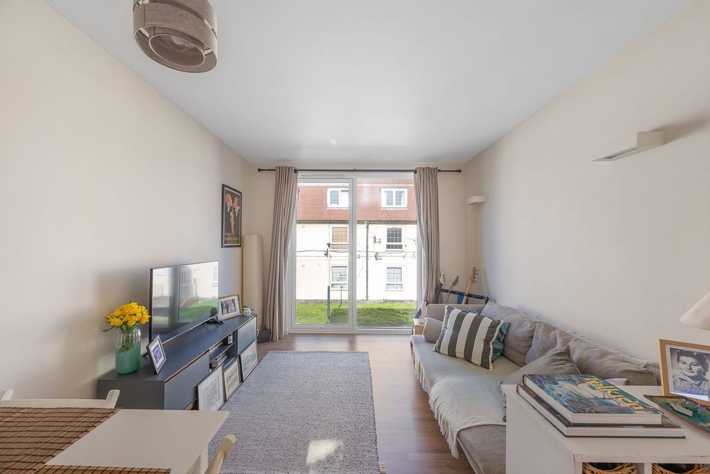 Property photo 2 of 20