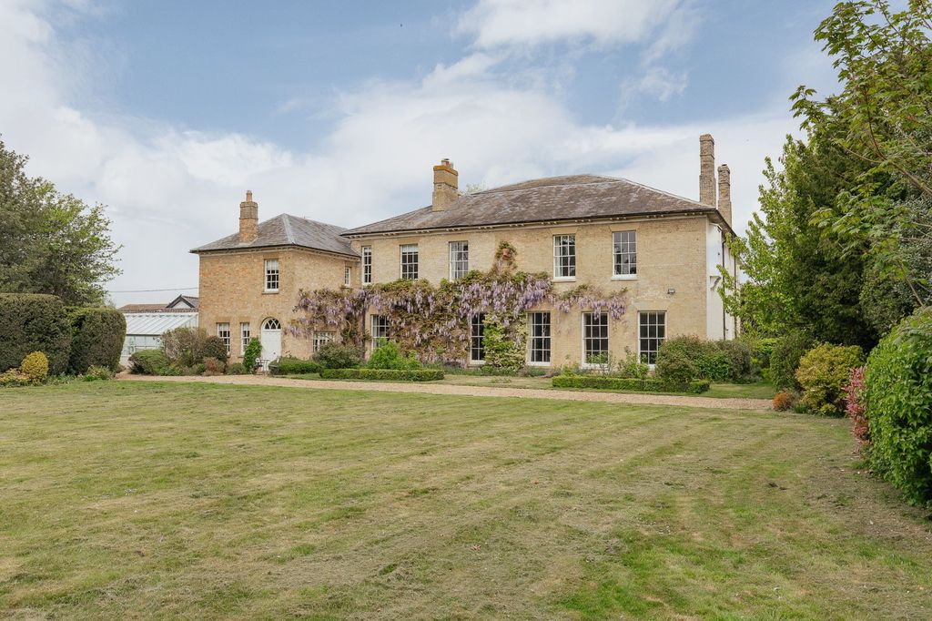 Property photo 1 of 39 Shropham House