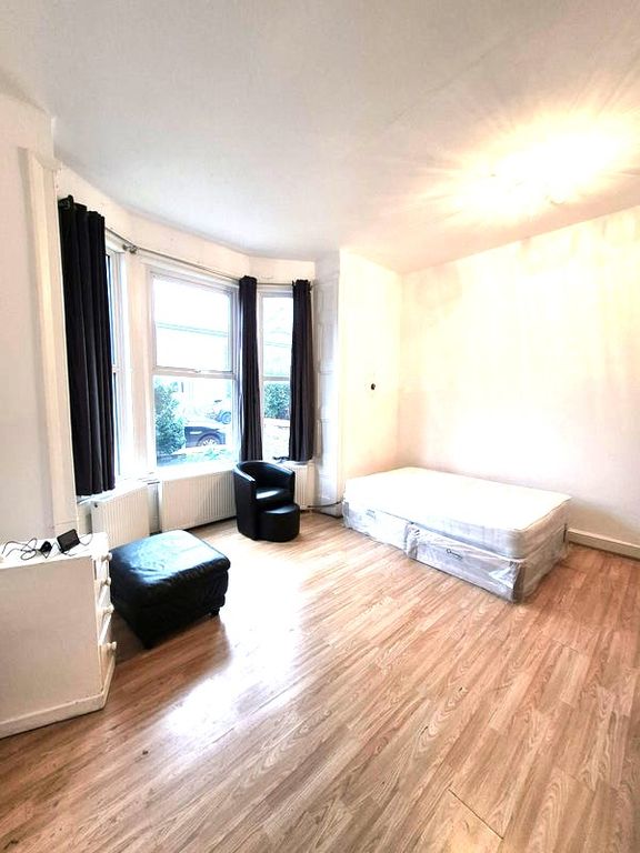 Property photo 2 of 6