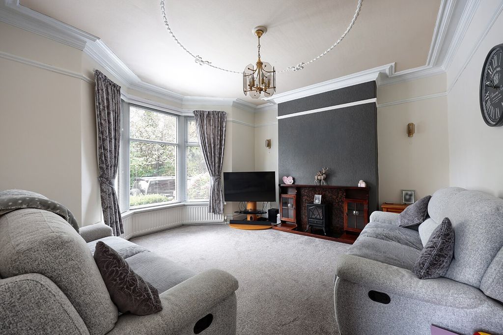 Property photo 2 of 18 4568613