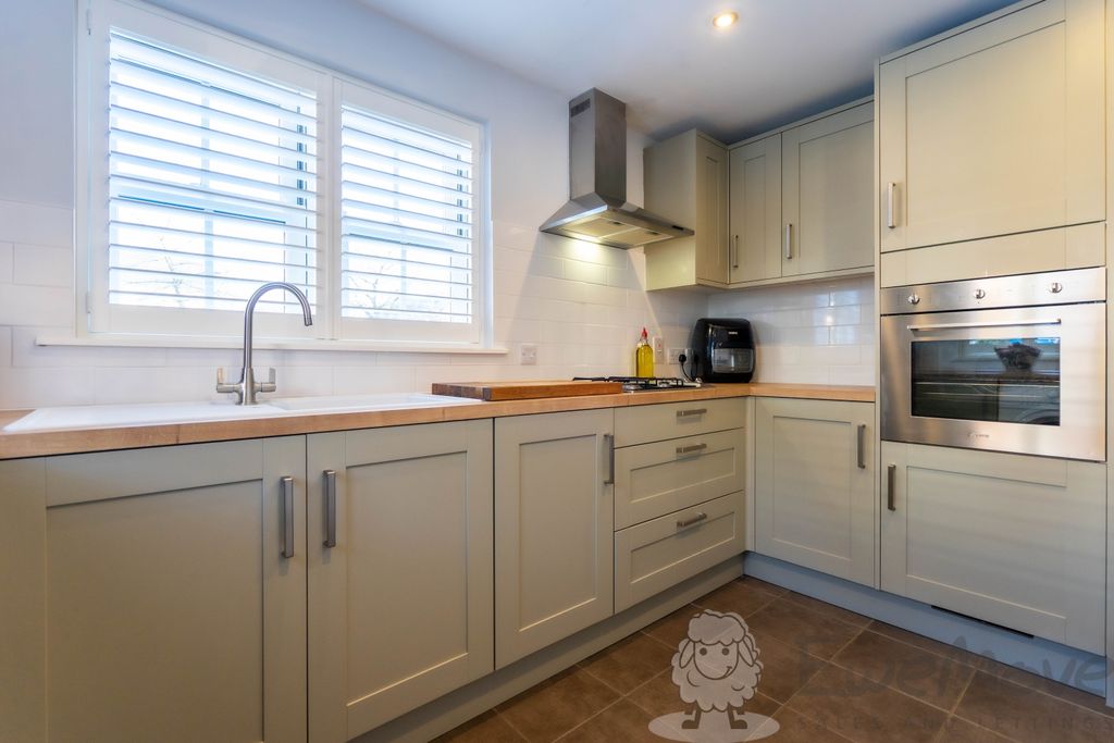 Property photo 2 of 12 Newly Fitted Kitchen