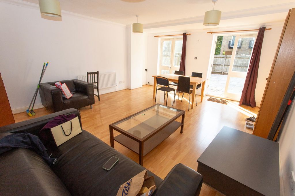 Property photo 1 of 10 Picture No. 04