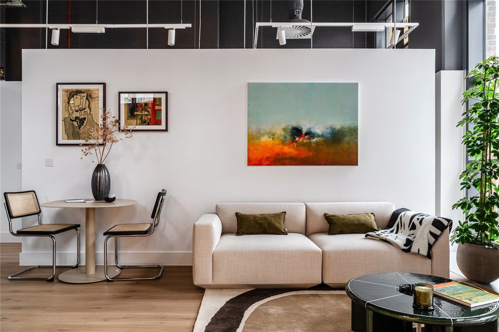 Property photo 2 of 11 Living Room