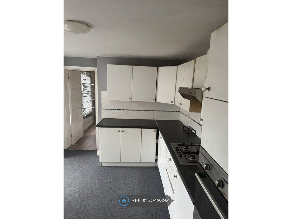Property photo 2 of 6 Kitchen