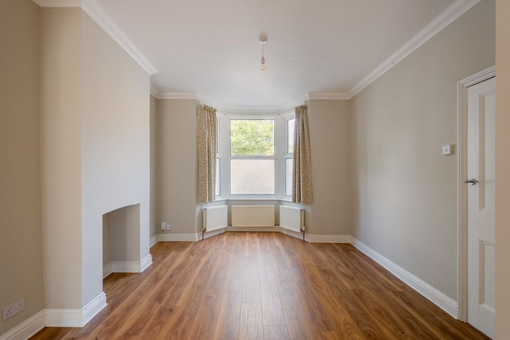 Property photo 2 of 27