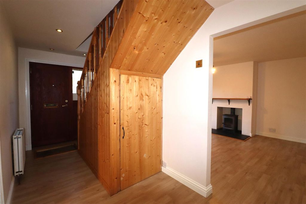 Property photo 3 of 33 Ent Hall (2).Jpg