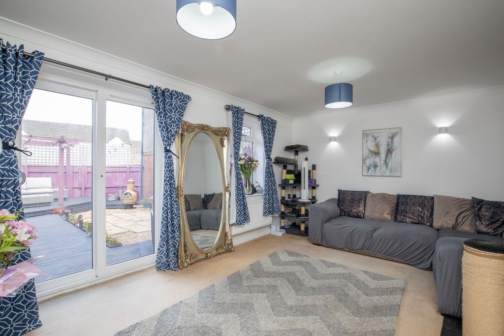 Property photo 3 of 27