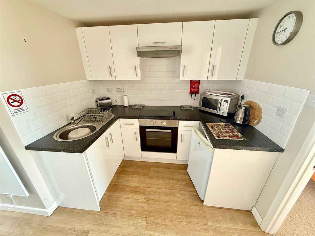 Property photo 2 of 9 Kitchen Area