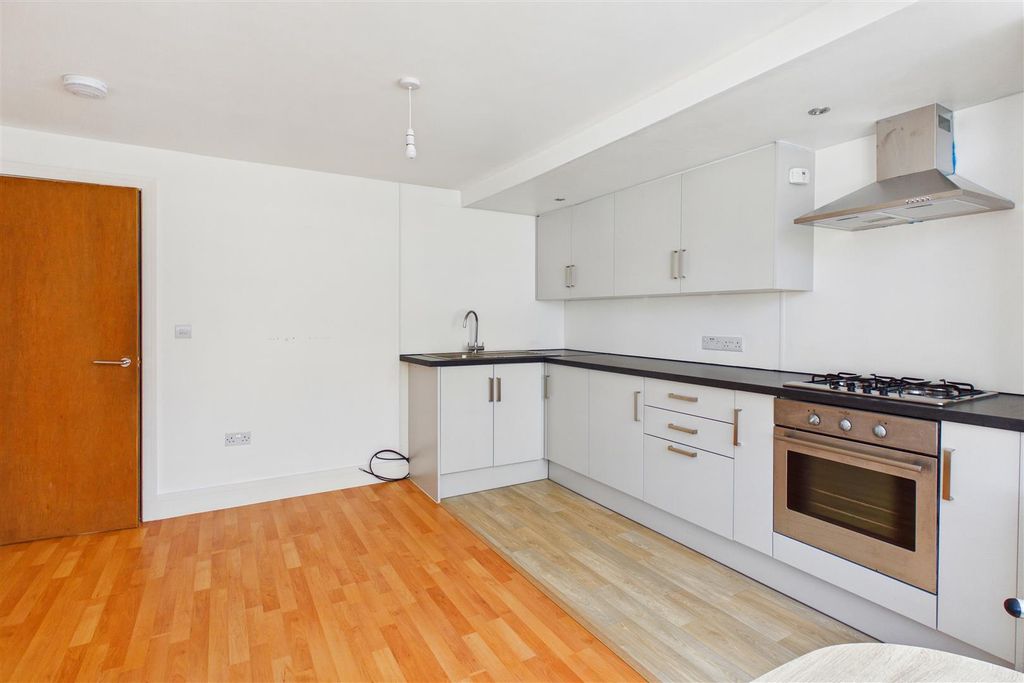 Property photo 3 of 8 Kitchen/Diner