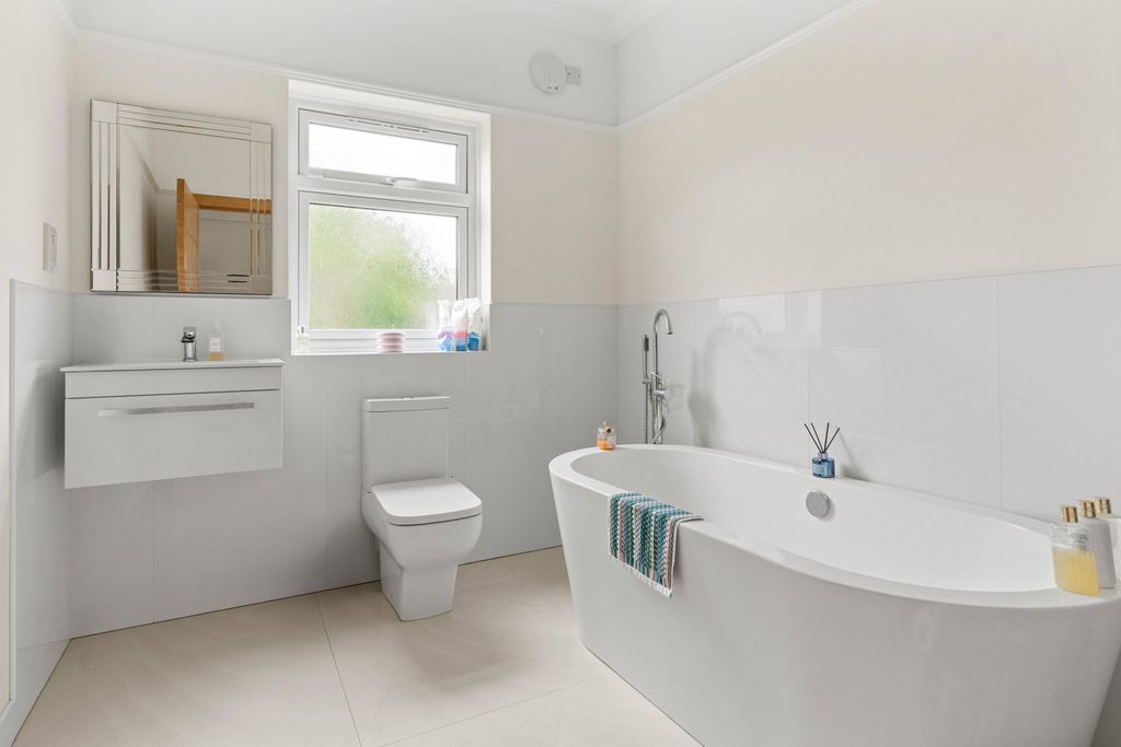 Property photo 3 of 52