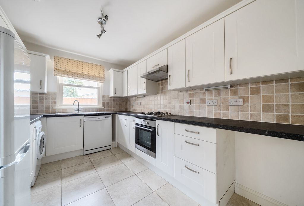 Property photo 2 of 17 Kitchen