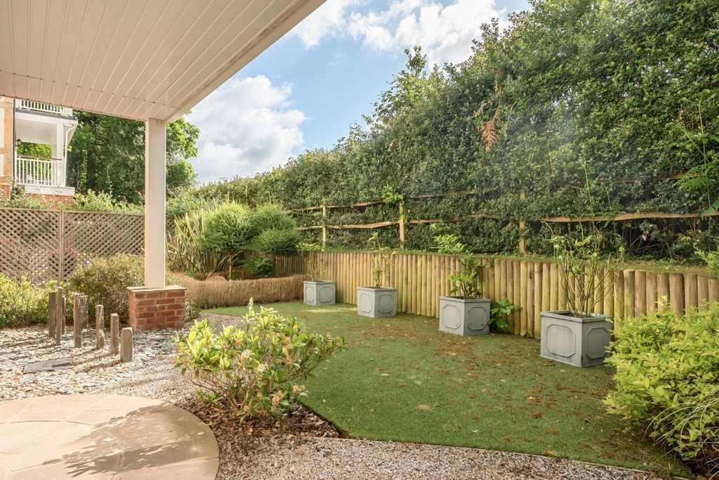 Property photo 3 of 10 Sunningdale Heigh...