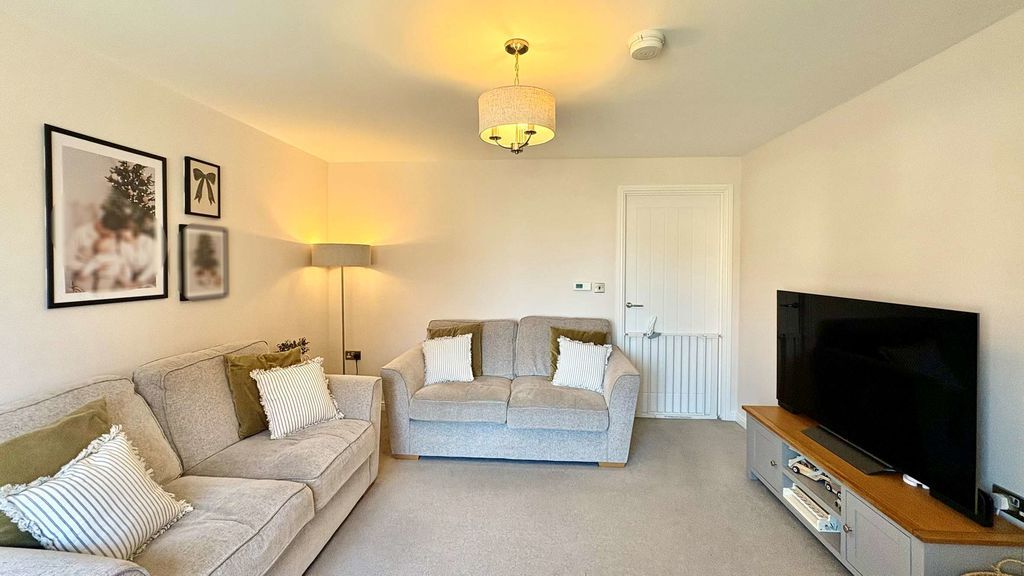 Property photo 3 of 16 Photo 14