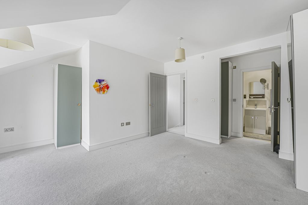 Property photo 3 of 12 Dsc00408