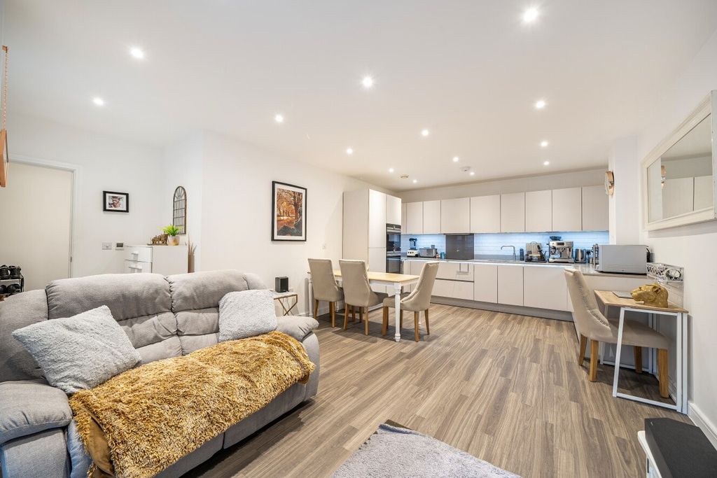 Property photo 1 of 17 Picture No. 04