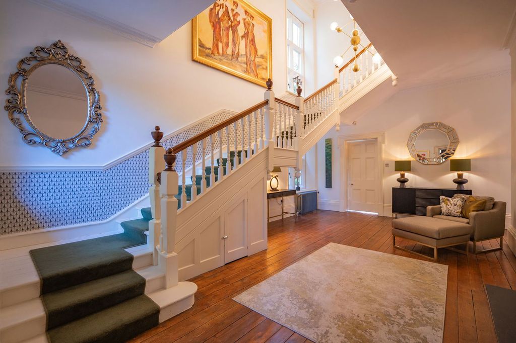 Property photo 2 of 27