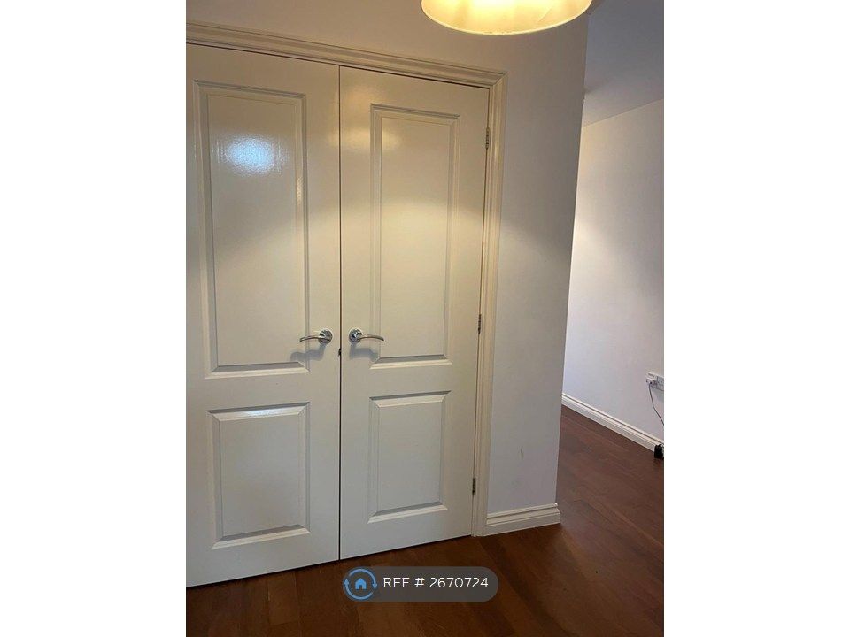 Property photo 3 of 17 Entrance In The Flat