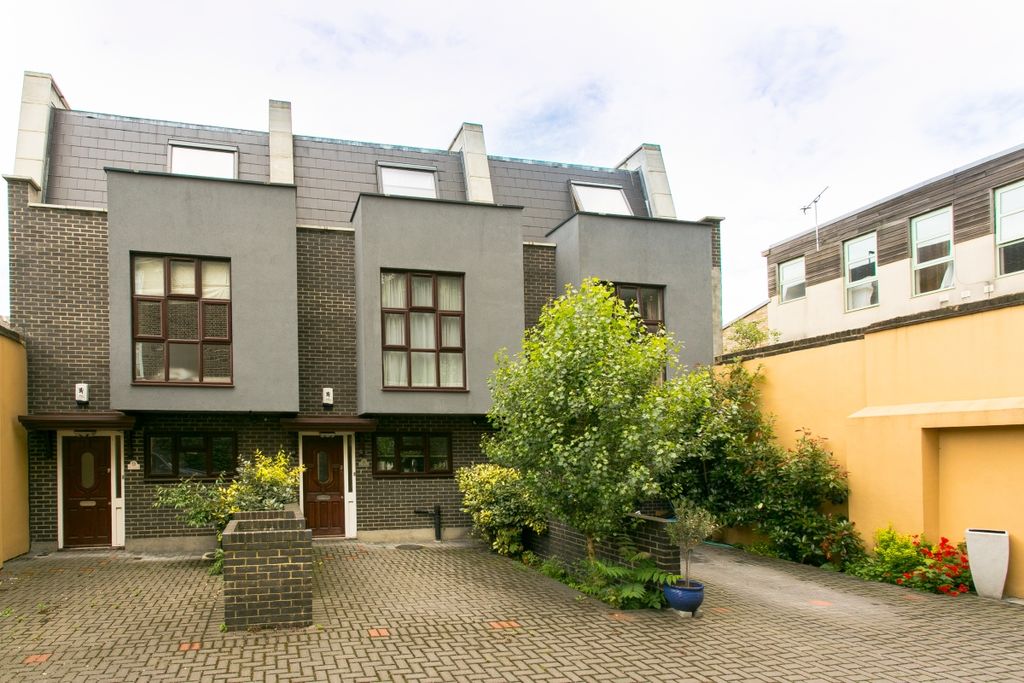 Property photo 1 of 10 Exterior View