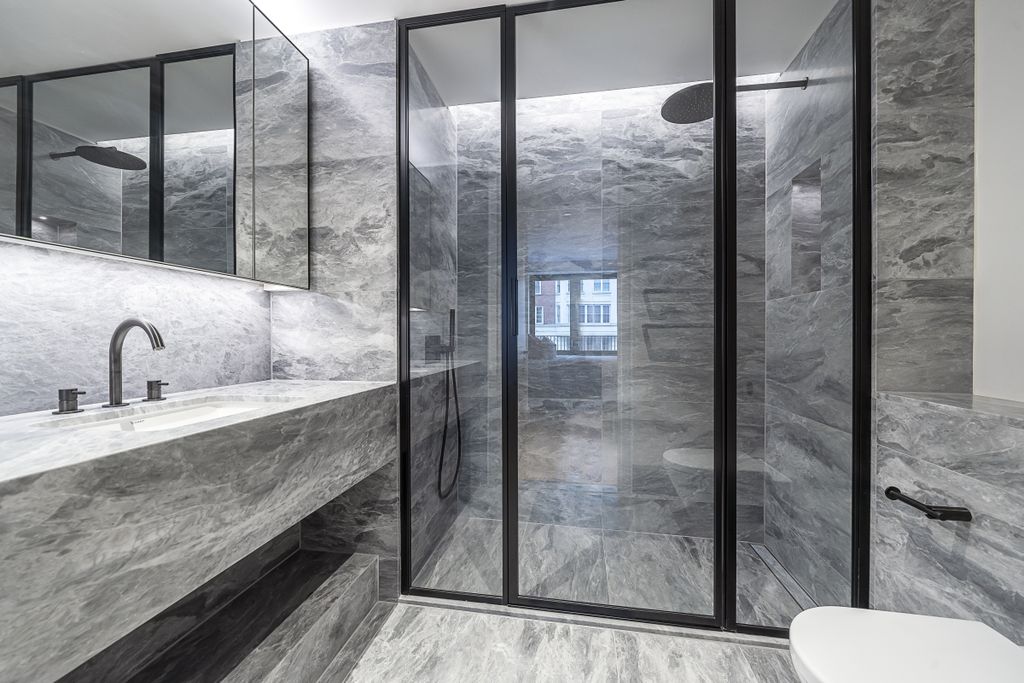 Property photo 3 of 13 Ensuite